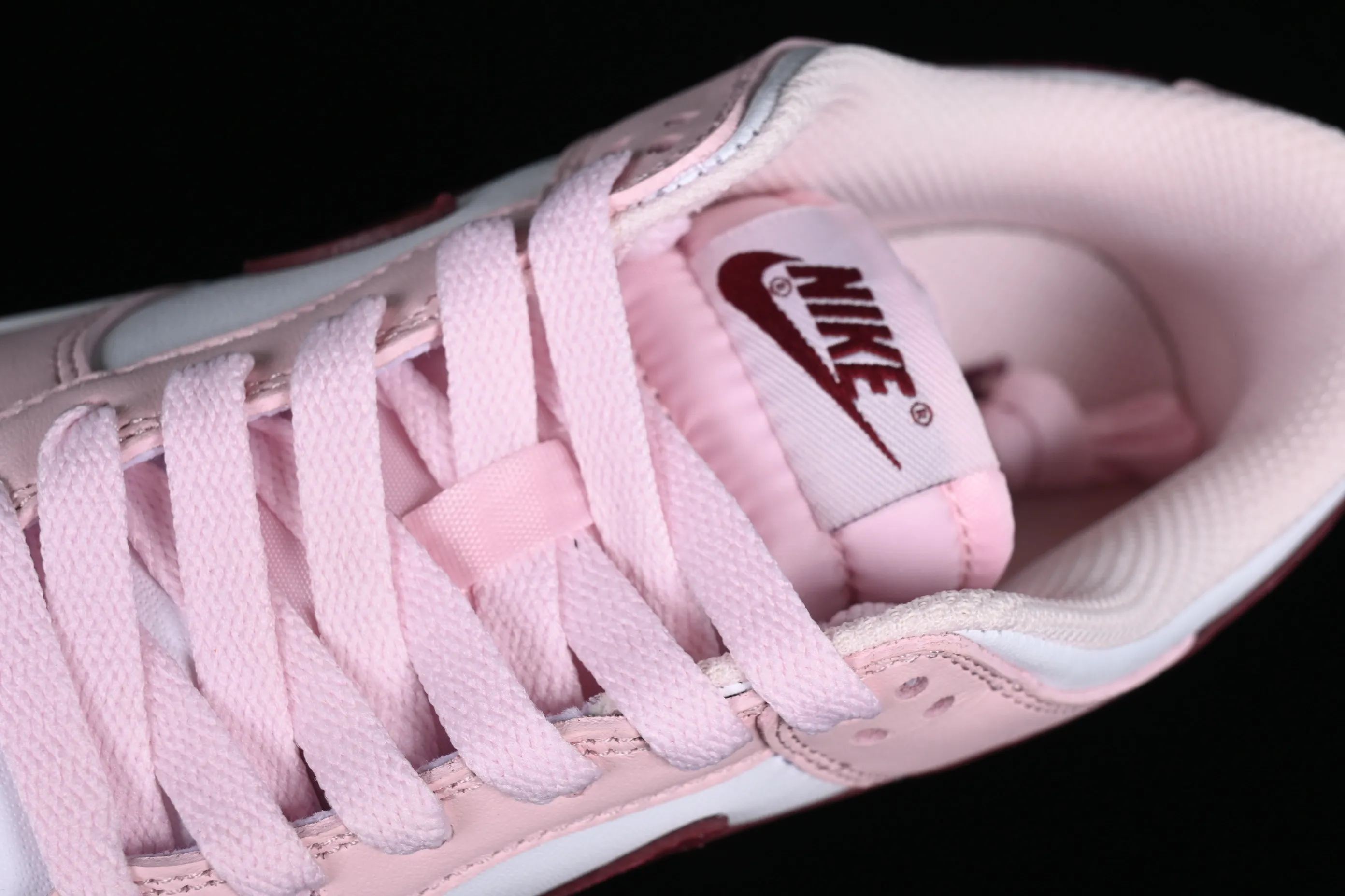 All Categories Nk SB Dunk Series Nk SB Dunk Low Low-top Sneakers Nk Dunk SB Low Sakura Pink Valentine's Day SB Low-top Casual Sneakers CW1590-601